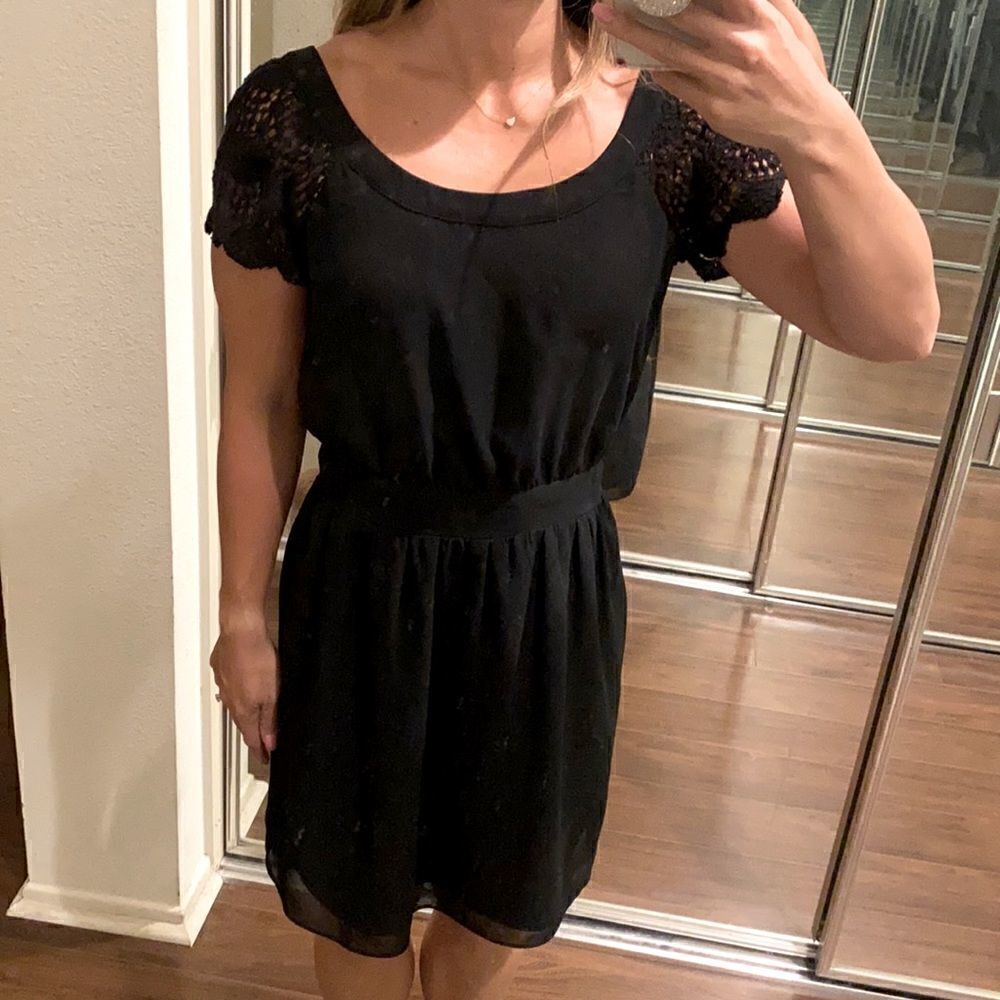 BCBGeneration black xxs dress scallop knit sleeves